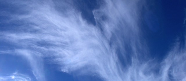 媒体和基材：云彩明亮的蓝色Skye